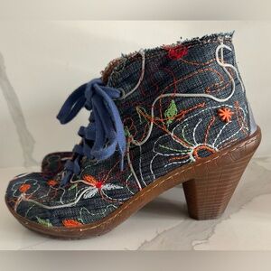The Art Company Denim Booties abstract pattern blue white chelsea heel unique 7
